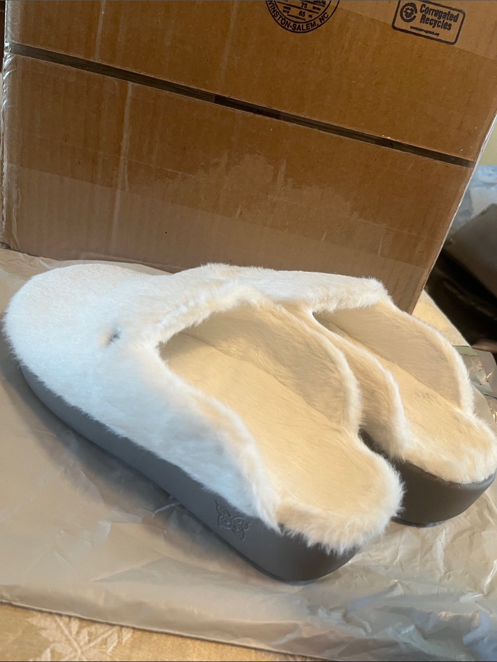 Alegria Leisurelee Women’s White Faux Fur Slide Slippers Sz 7